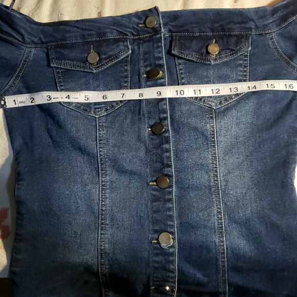 Fashion nova  button dwn off shoulder jean jacket - Picture 5 of 5